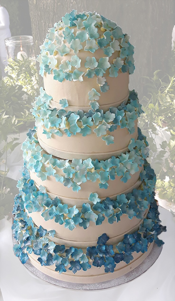 Exclusive weddingcake with flowers of sugar for 250 guests